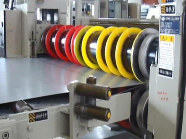 矽鋼薄寬少條料夾膠圈帶料作業影片